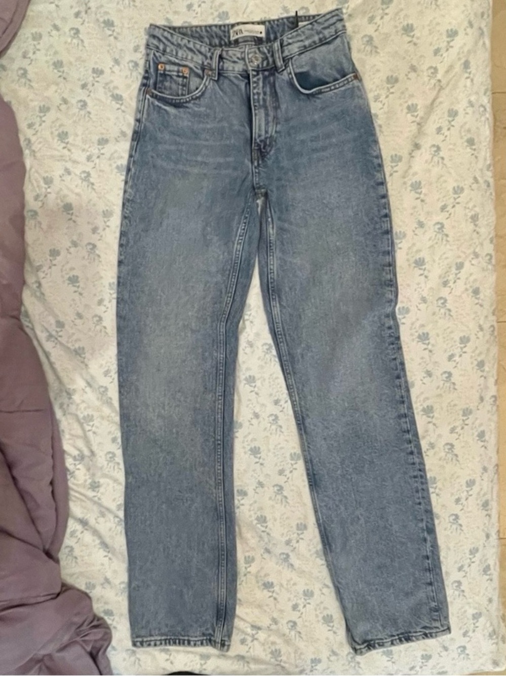 Zara Women's Light Blue Straight-Leg Jeans
